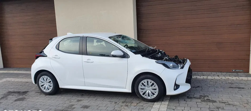 mazowieckie Toyota Yaris cena 30500 przebieg: 110000, rok produkcji 2021 z Czeladź